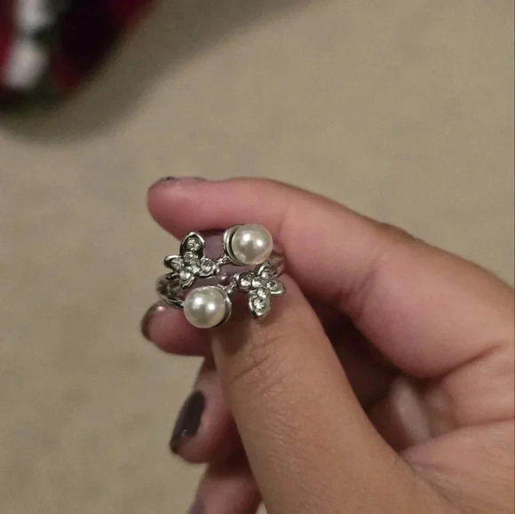 2 LEFT! Silver Faux Pearl Butterfly Ring - Picture 4 of 4